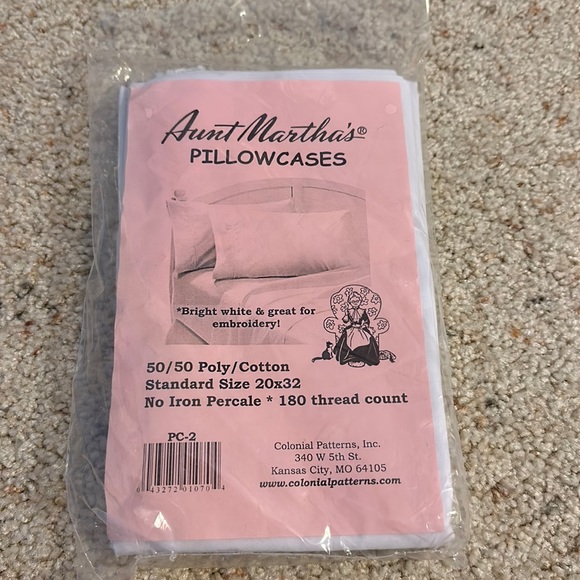 Aunt Martha’s Embroidery Pillowcases - Picture 1 of 3
